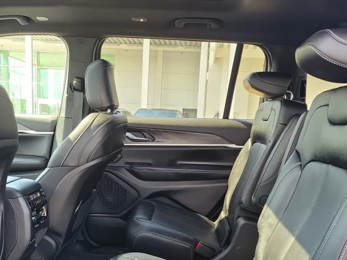 Jeep Grand Cherokee L Limited 4x2 2026 — side view