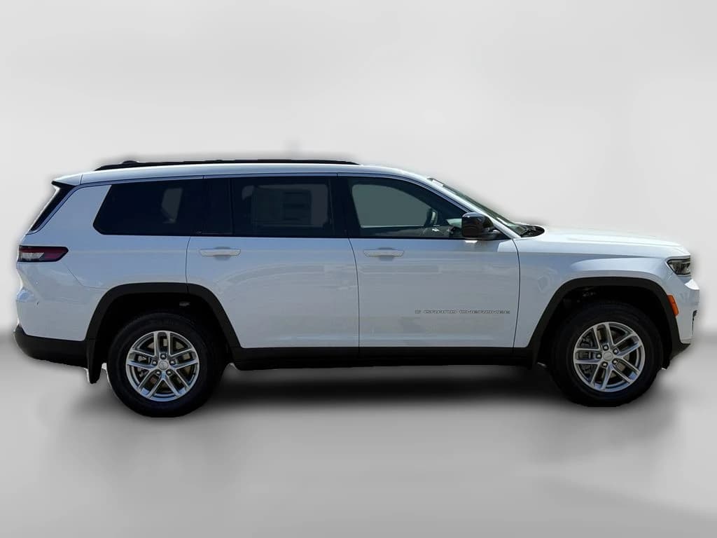 Jeep Grand Cherokee L Laredo X 4x4 2026 — side view