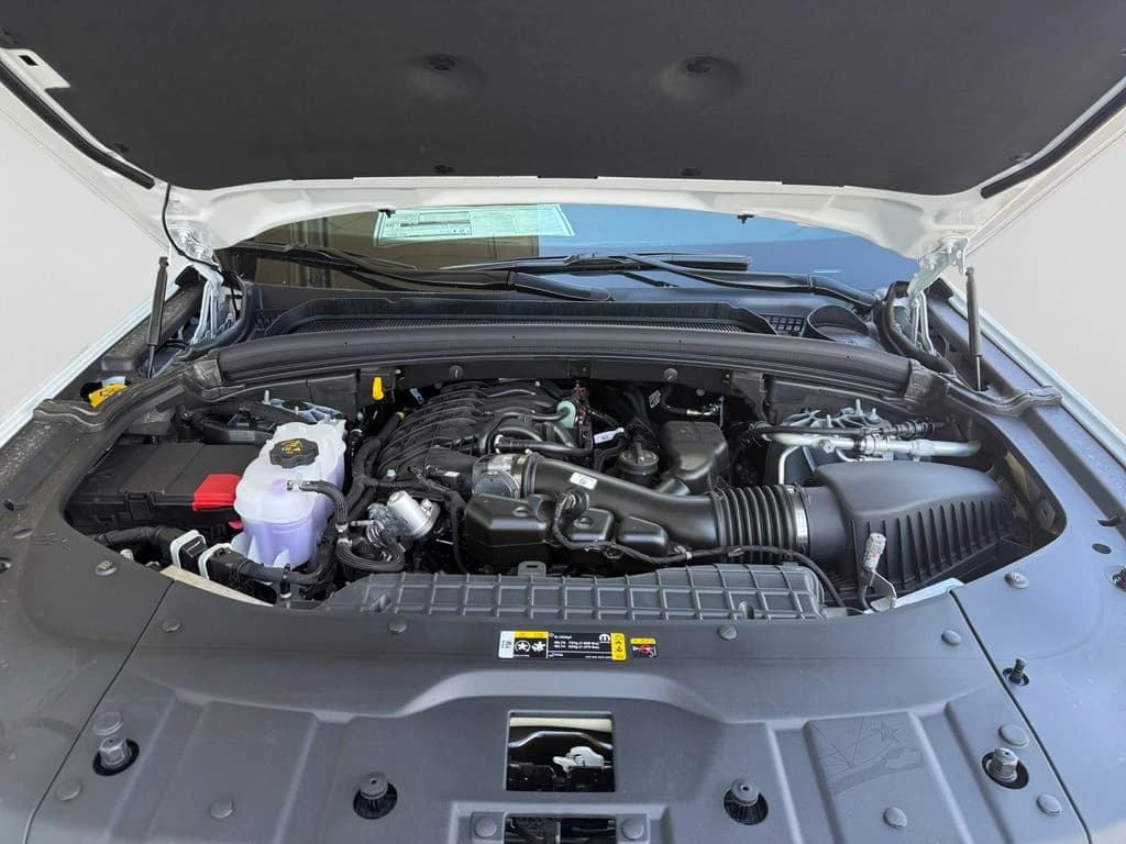 Jeep Grand Cherokee L Laredo X 4x4 2026 — side view