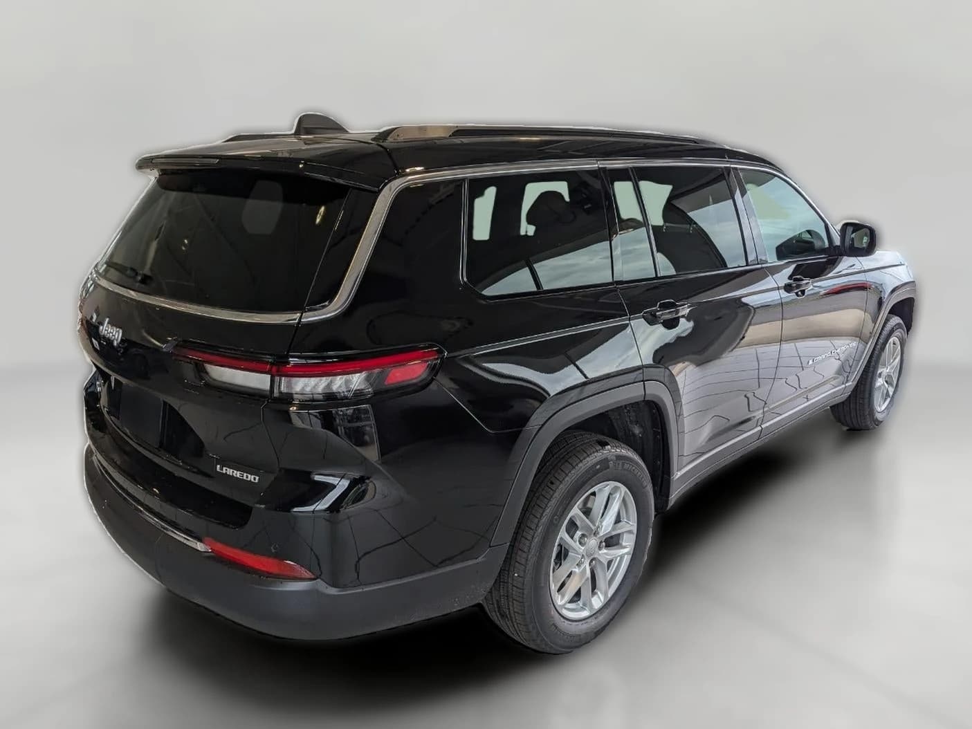 Jeep Grand Cherokee L Laredo 4x4 2026 — side view
