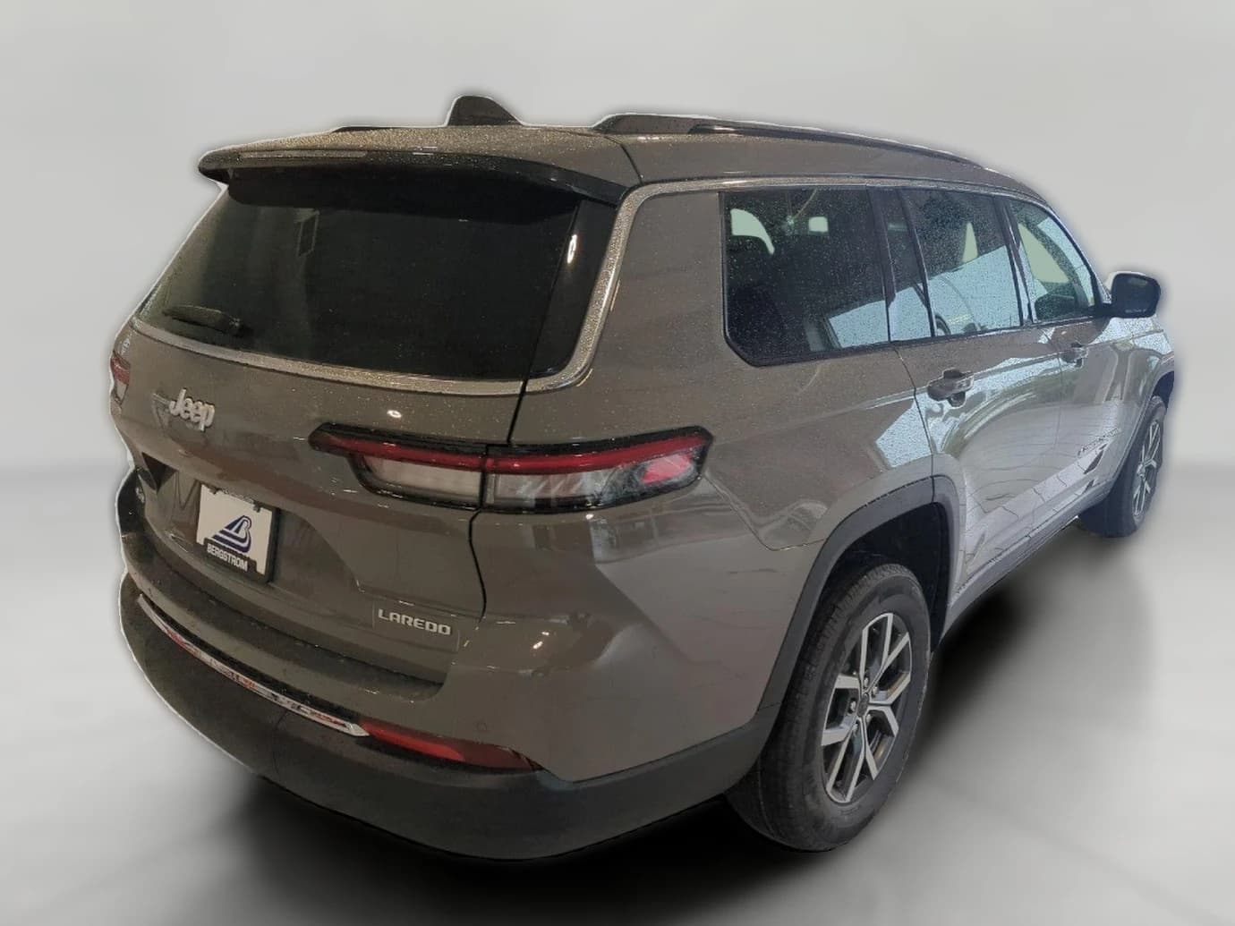 Jeep Grand Cherokee L Laredo 4x4 2027 — side view
