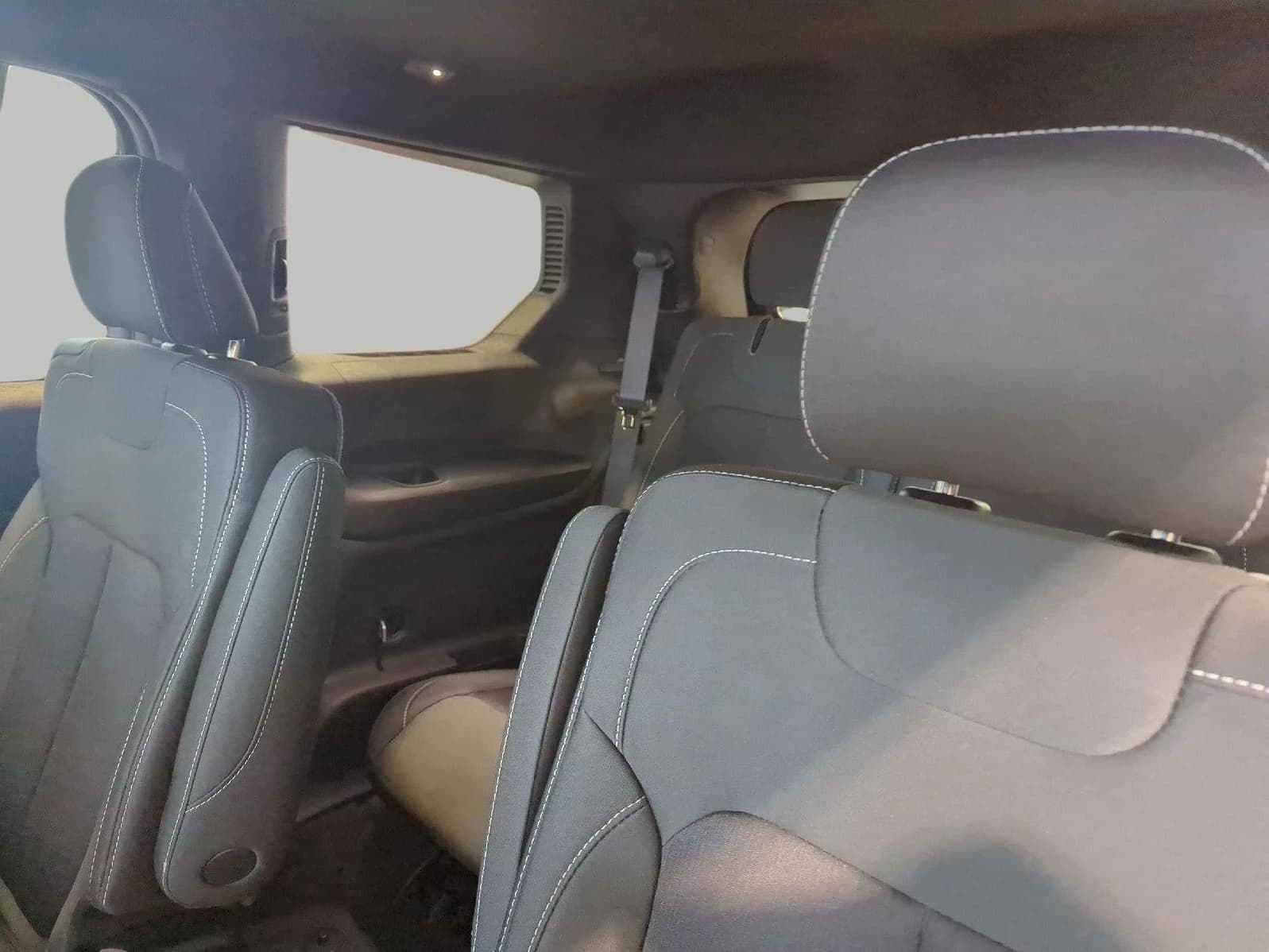Jeep Grand Cherokee L Laredo 4x4 2027 — side view