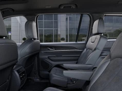 Jeep Grand Cherokee L Laredo Altitude 4x4 2027 — side view