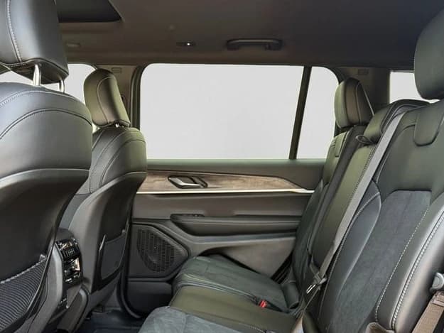 Jeep Grand Cherokee L Laredo Altitude 4x4 2026 — side view