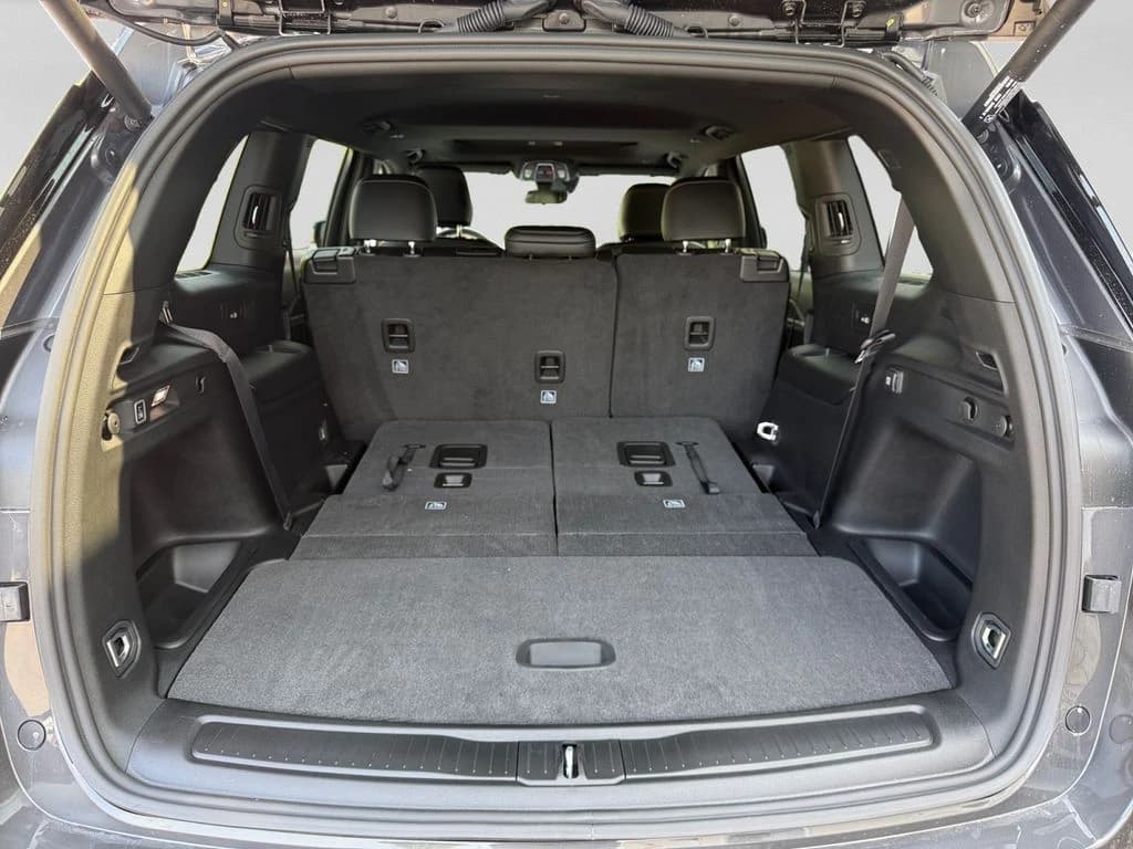 Jeep Grand Cherokee L Laredo Altitude 4x4 2026 — side view