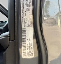 Jeep Grand Cherokee L Laredo Altitude 4x4 2026 — side view