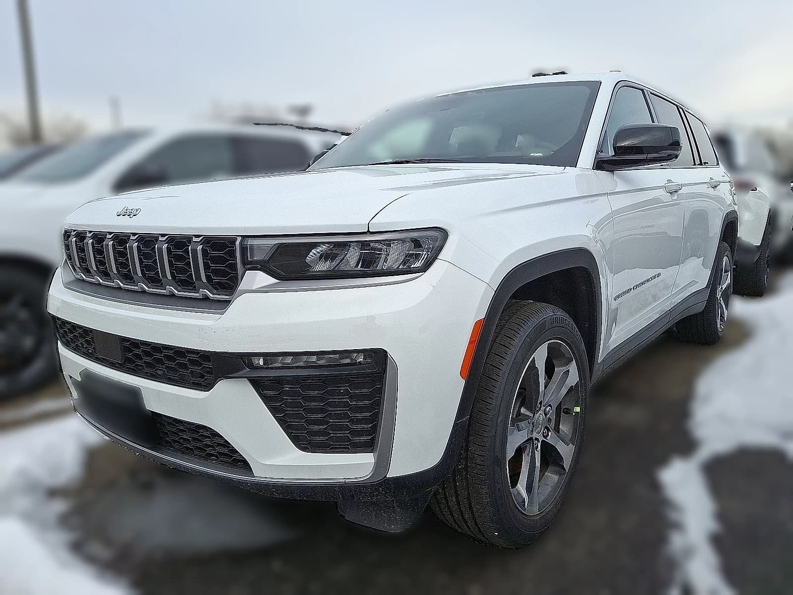 Jeep Grand Cherokee L Limited 4x4 2026 — side view