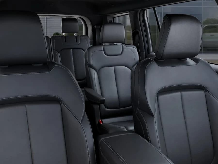 Jeep Grand Cherokee L Limited 4x4 2026 — side view