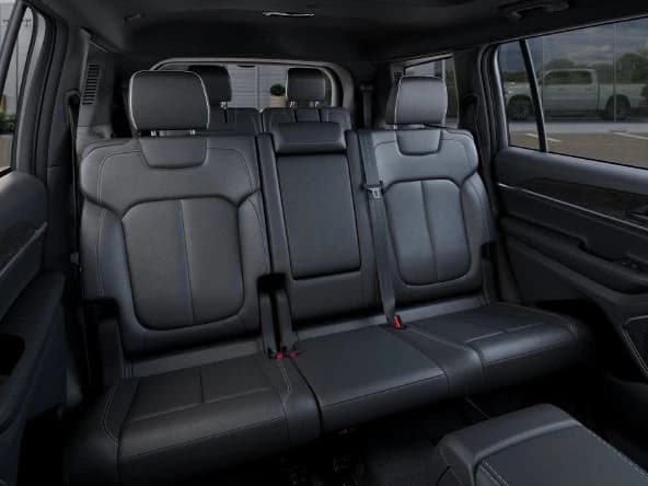 Jeep Grand Cherokee L Limited 4x4 2027 — side view