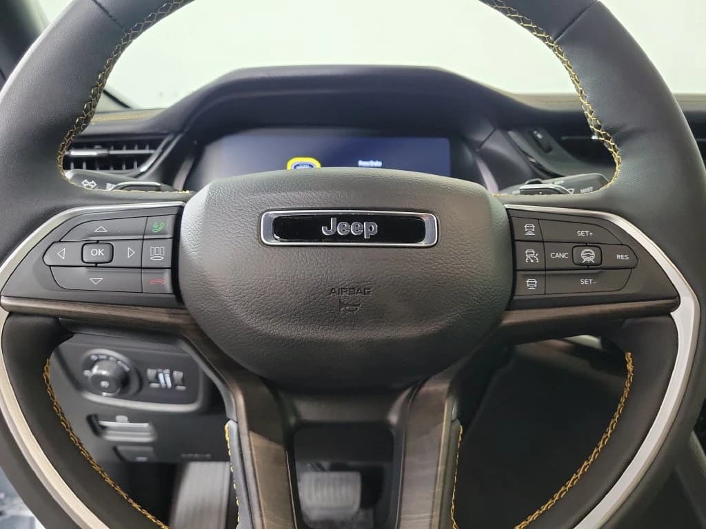 Jeep Grand Cherokee L 85th Anniversary Edition 4x4 2026 — side view