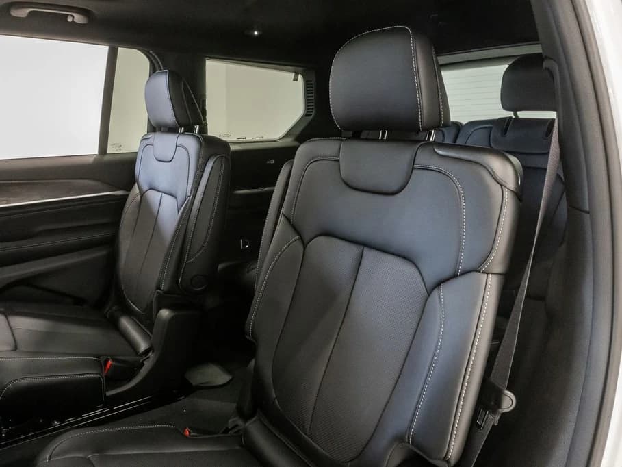 Jeep Grand Cherokee L Limited Reserve 4x4 2027 — side view