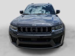 Jeep Grand Cherokee L Limited 4x4 2026 — side view