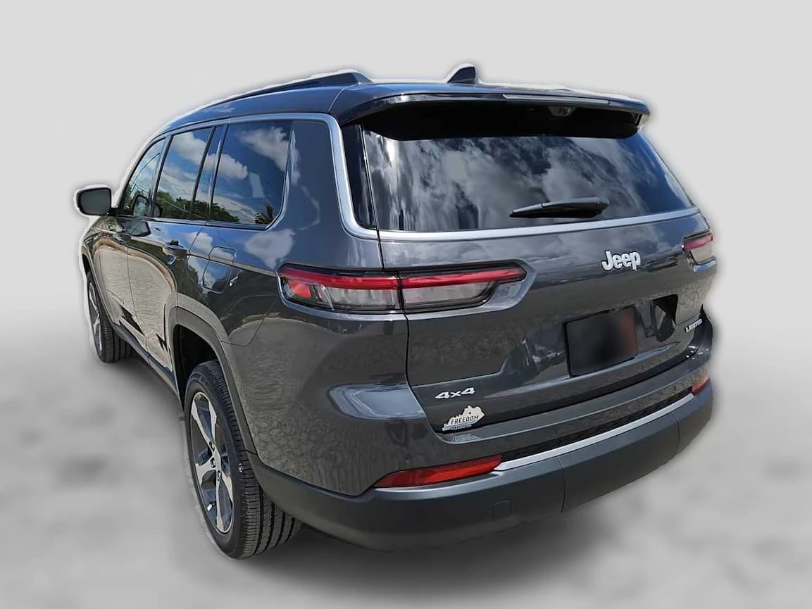 Jeep Grand Cherokee L Limited 4x4 2026 — side view