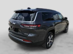 Jeep Grand Cherokee L Limited 4x4 2026 — side view