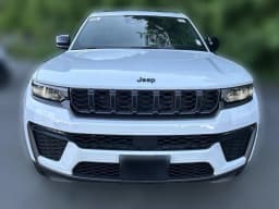 Jeep Grand Cherokee L Limited 4x4 2026 — side view