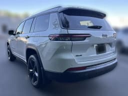 Jeep Grand Cherokee L Limited 4x4 2026 — side view