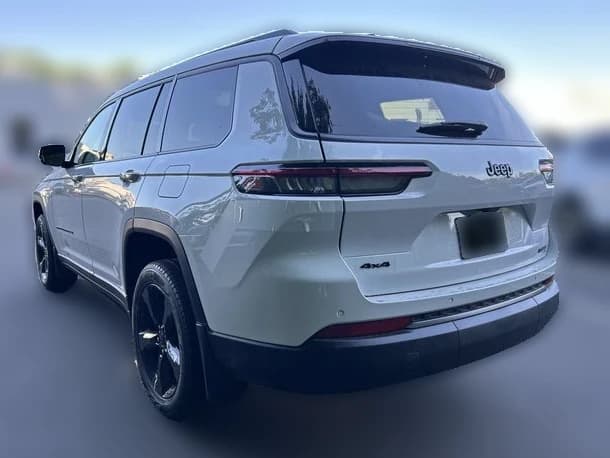 Jeep Grand Cherokee L Limited 4x4 2026 — side view