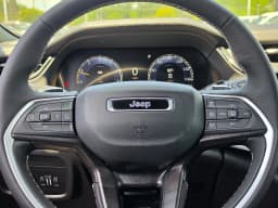 Jeep Grand Cherokee L Limited 4x4 2026 — side view