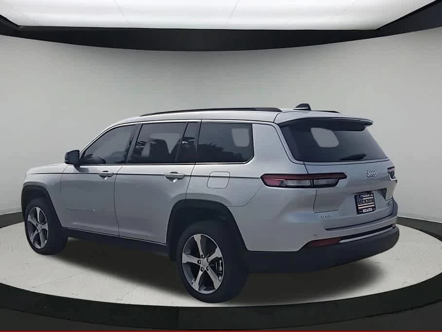 Jeep Grand Cherokee L Limited 4x4 2026 — side view
