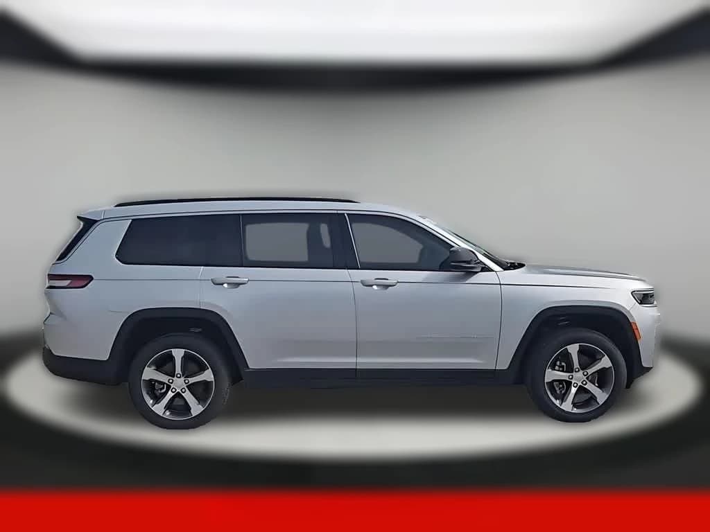 Jeep Grand Cherokee L Limited 4x4 2026 — side view