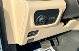 Jeep Grand Cherokee L Limited 4x4 2026 — side view