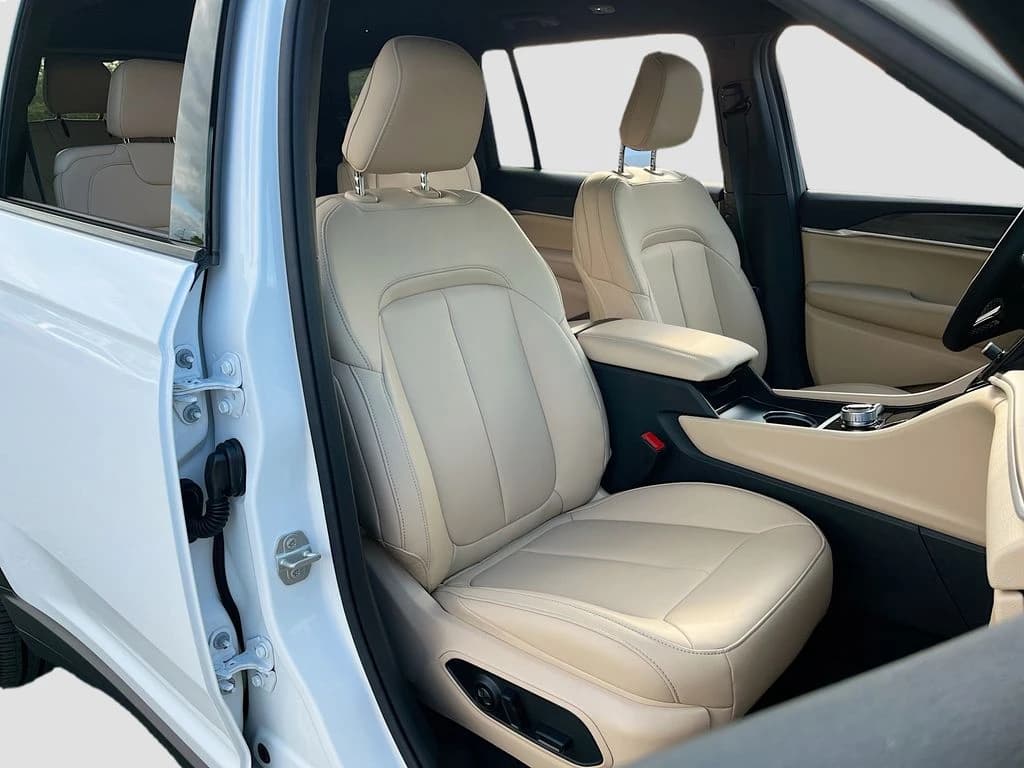 Jeep Grand Cherokee L Limited 4x4 2026 — side view