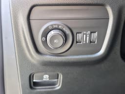 Jeep Grand Cherokee L Limited 4x4 2026 — side view