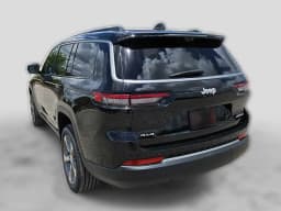 Jeep Grand Cherokee L Limited 4x4 2026 — side view
