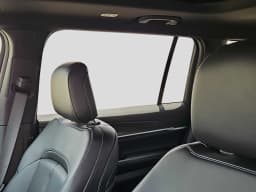Jeep Grand Cherokee L Limited 4x4 2026 — side view