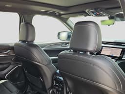 Jeep Grand Cherokee L Limited 4x4 2026 — side view