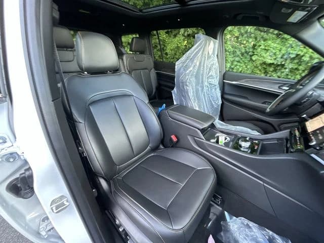 Jeep Grand Cherokee L 85th Anniversary Edition 4x4 2026 — side view