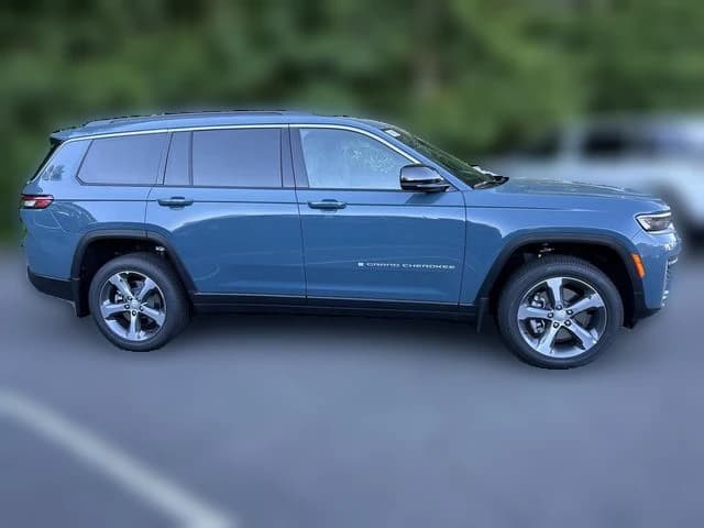 Jeep Grand Cherokee L Limited 4x4 2026 — side view