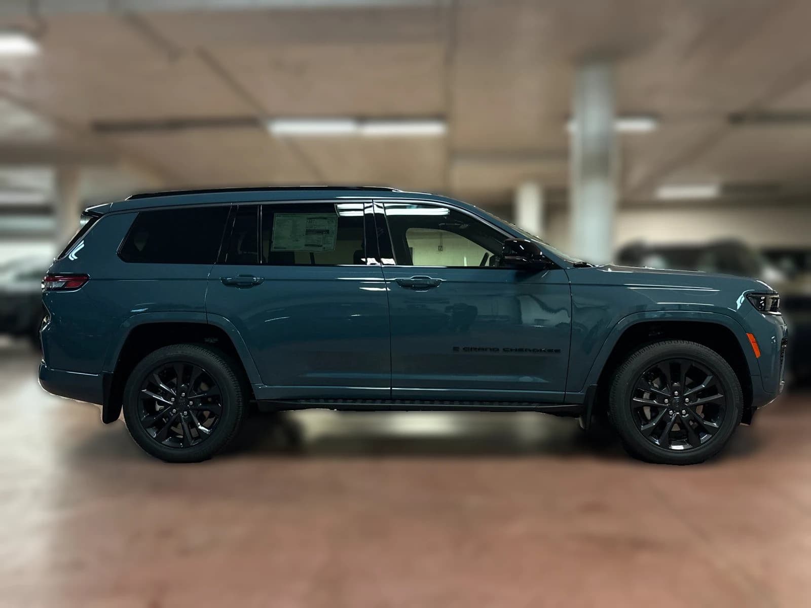 Jeep Grand Cherokee L Limited Reserve 4x4 2026 — side view