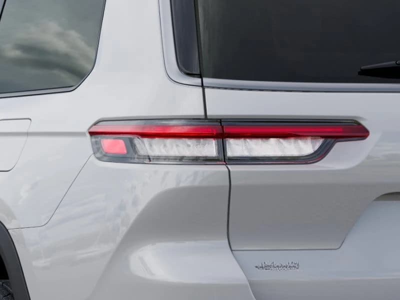 Jeep Grand Cherokee L Limited 4x4 2026 — side view