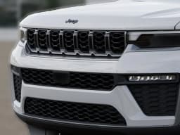 Jeep Grand Cherokee L Limited 4x4 2026 — side view