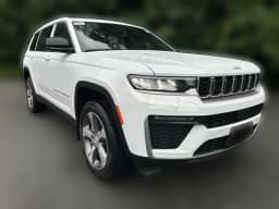 Jeep Grand Cherokee L Limited 4x4 2026 — side view