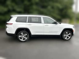 Jeep Grand Cherokee L Limited 4x4 2026 — side view