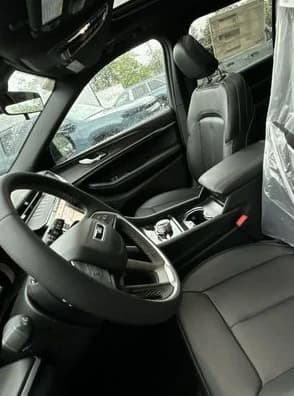 Jeep Grand Cherokee L Limited 4x4 2026 — side view