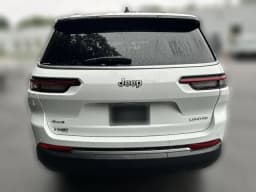 Jeep Grand Cherokee L Limited 4x4 2026 — side view