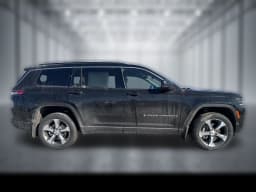 Jeep Grand Cherokee L Limited 4x4 2026 — side view
