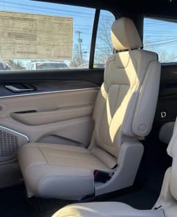 Jeep Grand Cherokee L Limited 4x4 2026 — side view