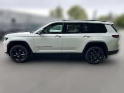 Jeep Grand Cherokee L Limited 4x4 2026 — side view