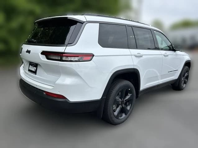 Jeep Grand Cherokee L Limited 4x4 2026 — side view