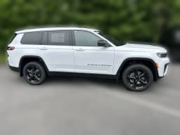 Jeep Grand Cherokee L Limited 4x4 2026 — side view