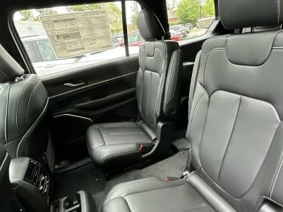 Jeep Grand Cherokee L Limited 4x4 2026 — side view