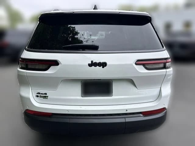 Jeep Grand Cherokee L Limited 4x4 2026 — side view