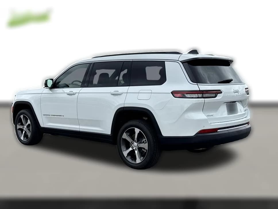 Jeep Grand Cherokee L Limited 4x4 2026 — side view