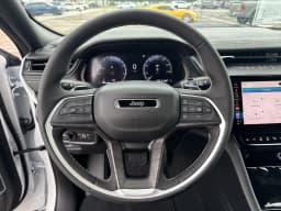 Jeep Grand Cherokee L Limited 4x4 2026 — side view