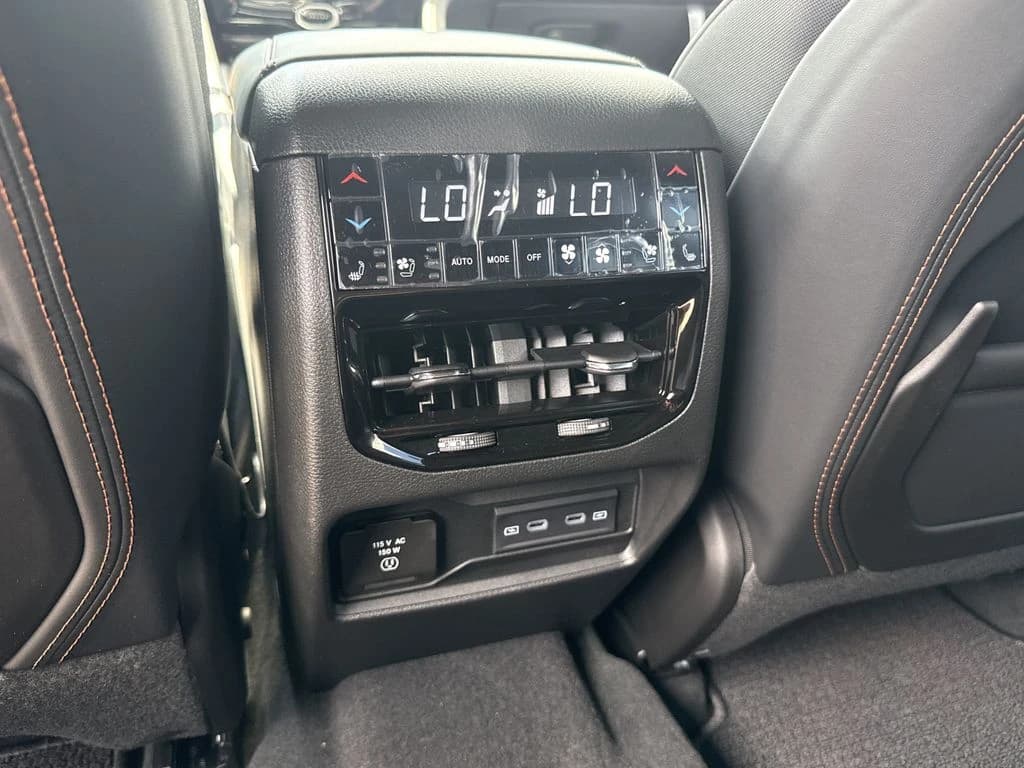 Jeep Grand Cherokee L Summit 4x4 2026 — side view
