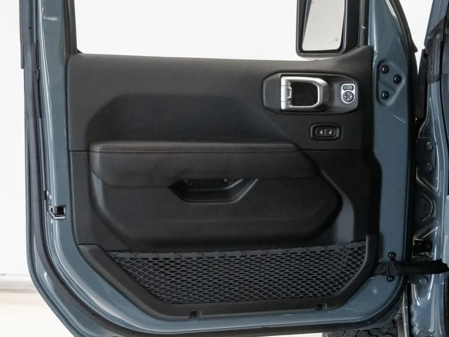 Jeep Wrangler Rubicon X 4 Door 4x4 2026 — side view
